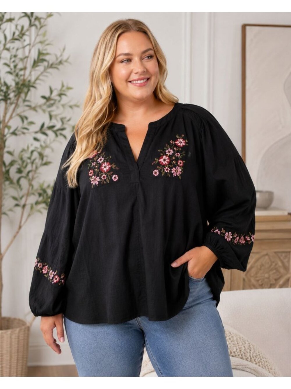 Torrid Festi NWT Women’s Floral Embroidered Popover Blouse Black Size 4